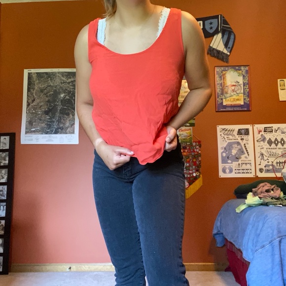 Red tank top with lace detailing - Picture 2 of 3